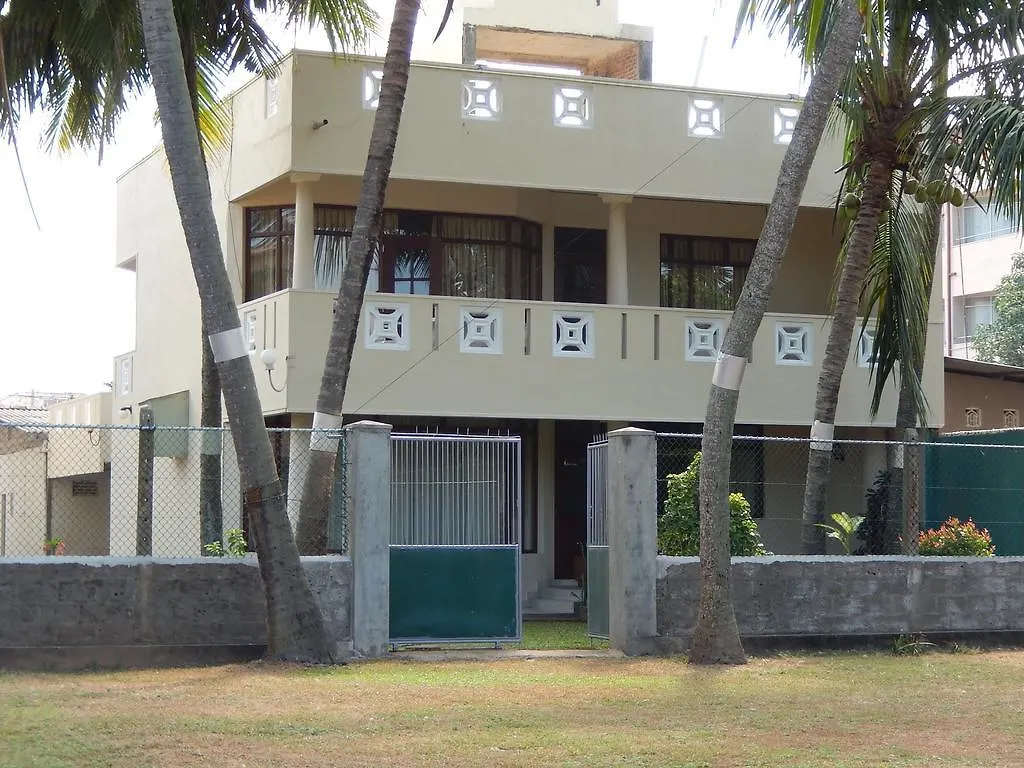 מלון נגומבו Janishi Residencies בית הארחה