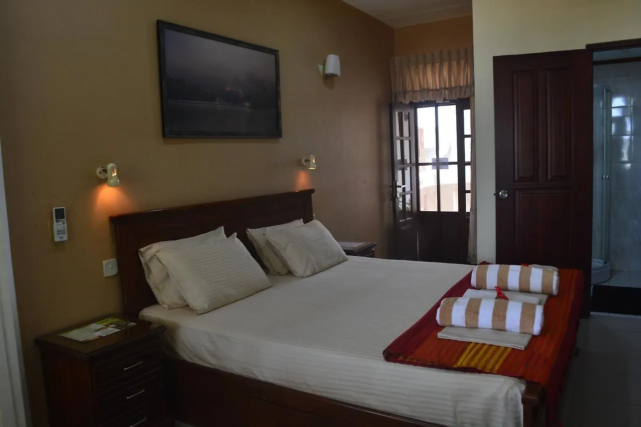 ** Pensionat Janishi Residencies Hotell Negombo Sri Lanka